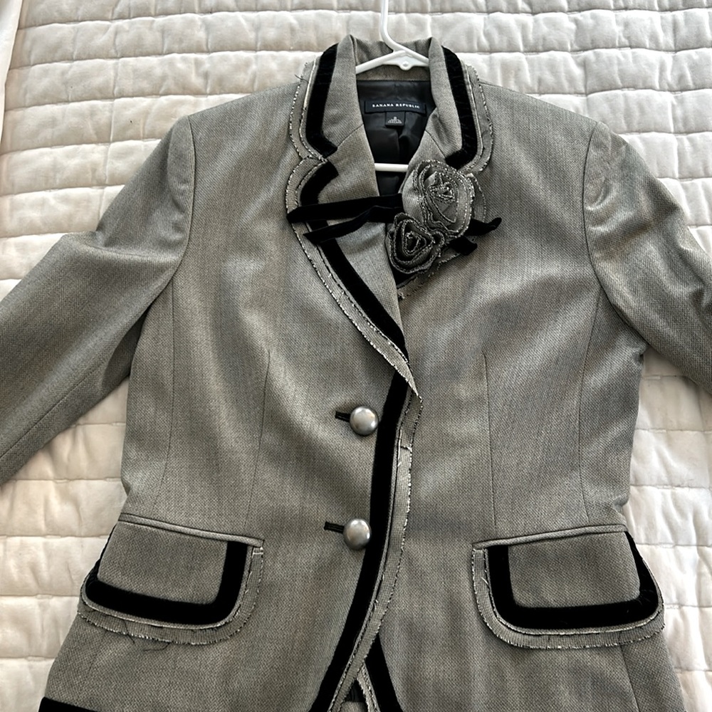 Banana Republic lined blazer with velvet accents and rose embellishment size 8